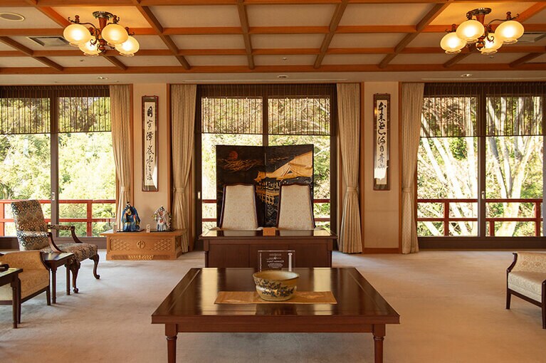 各国の要人が訪れた貴賓室。緊張がほぐれるような和尚様の優しい声にほっと一息。