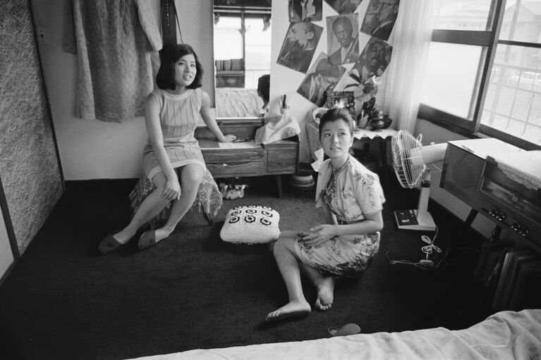 妹の倍賞美津子（左）と倍賞千恵子　©文藝春秋