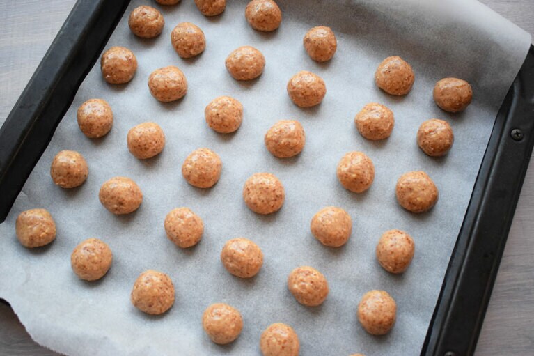 溶き卵を表面に塗ってツヤを出すのもおすすめ。