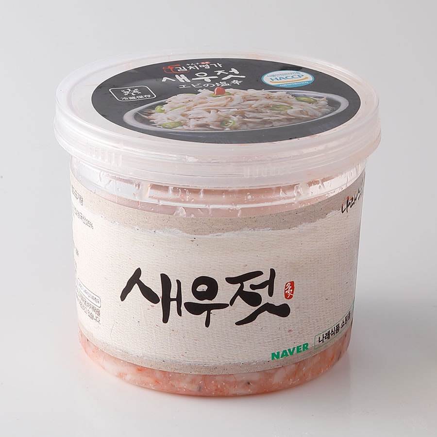 アミの塩辛。エビの一種、アミを塩漬けにして熟成させたもの。旨みと塩けが強く、韓国ではキムチを作るときに欠かせない食材。