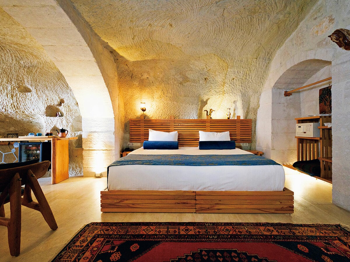 トルコ・カッパドキアの洞窟ホテル】朝はどの部屋からも気球が見えて