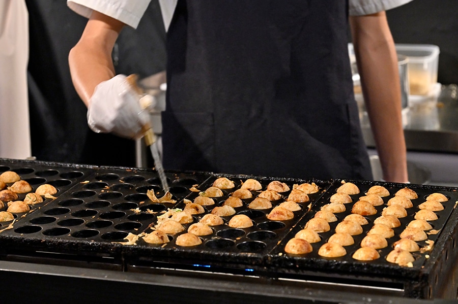 「みやぐりん」でお祭り気分を楽しんで。たこ焼き屋台などが登場します。