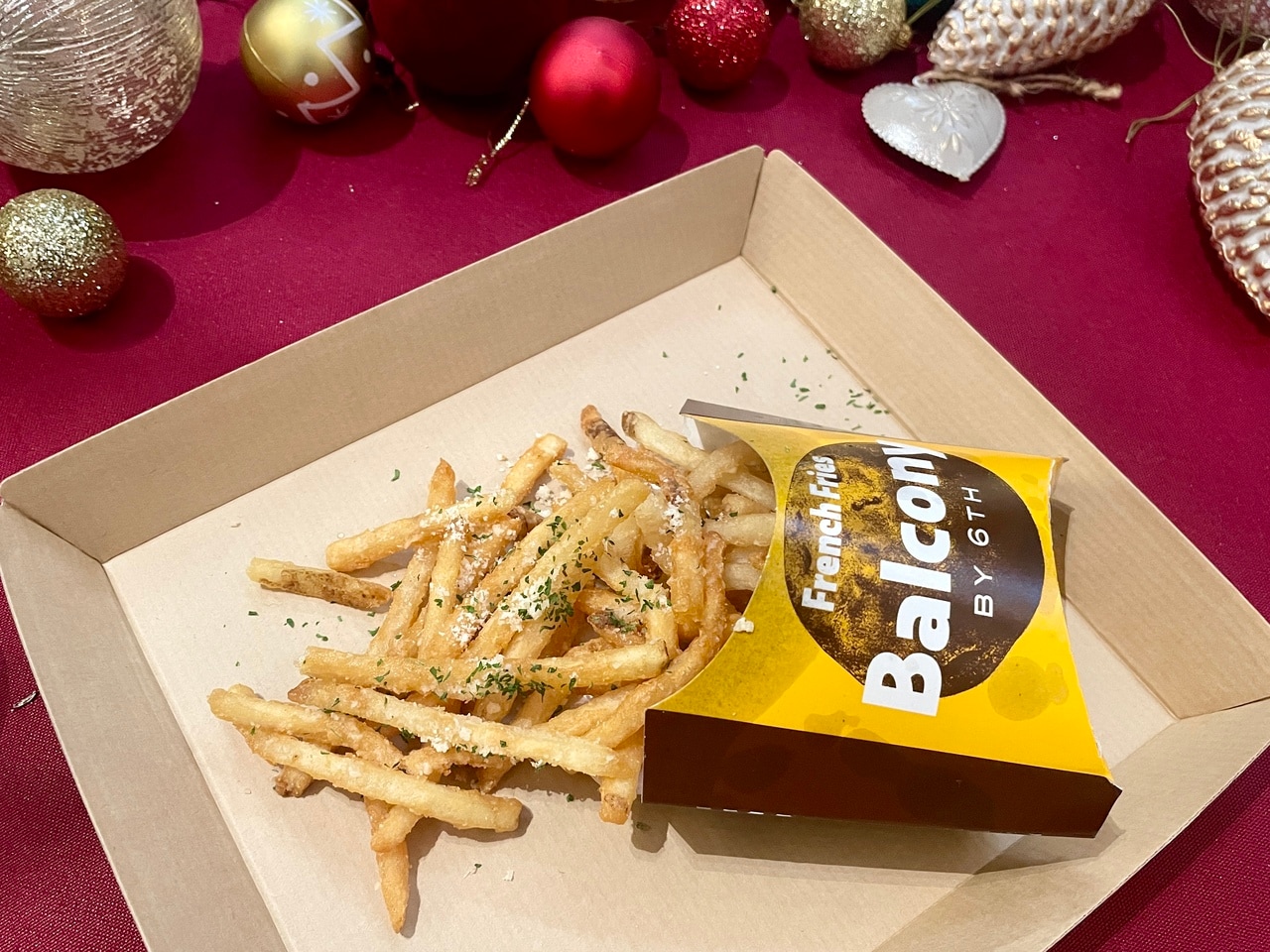 「フライドポテト トリュフ＆チーズ」レギュラーサイズ1,000円、ラージサイズ1,500円。