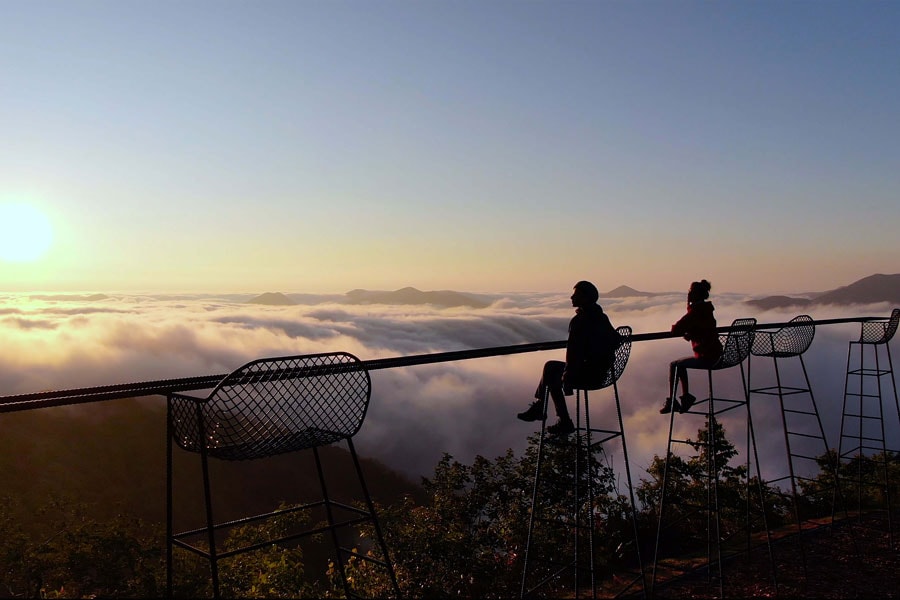 絶景を眺める「雲海テラス」のCloud Bar。