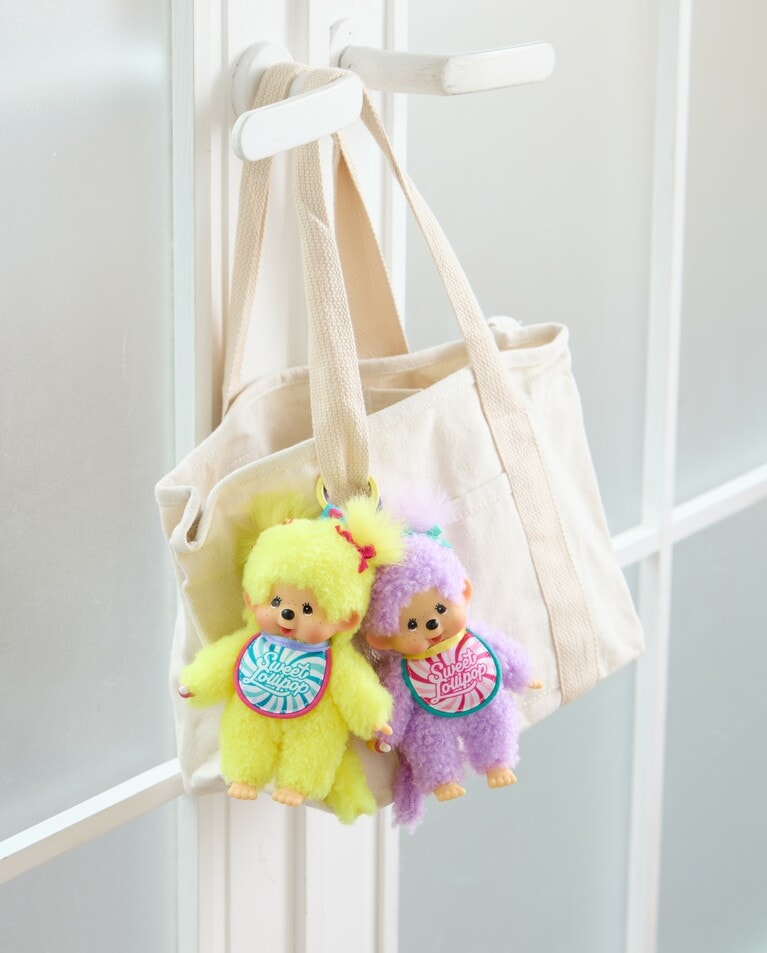 スウィートロリポップ モンチッチ キーチェーン（パープル／イエロー） 2,640円。©SEKIGUCHI