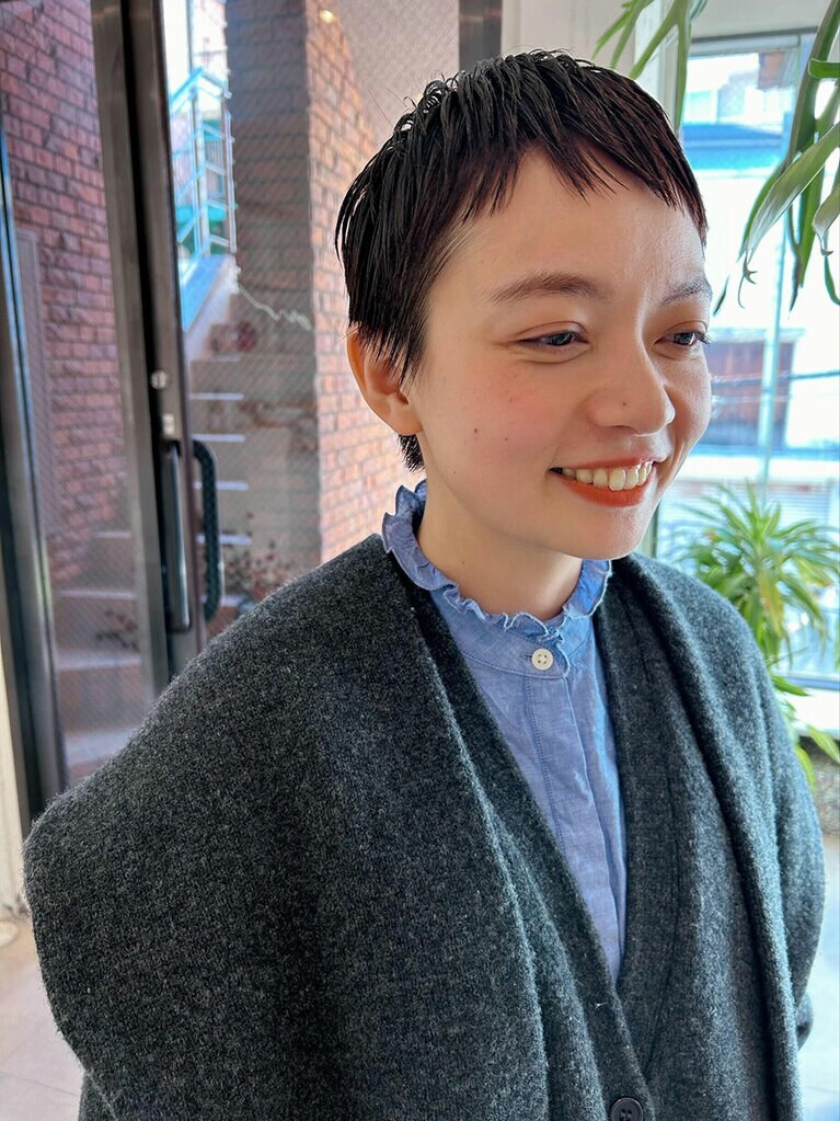 小動物みたいに愛くるしい、キュートに決まるベリーショート。モデル：千晶さん