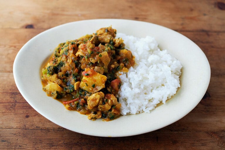 春菊のチキンカレーのっけライス。