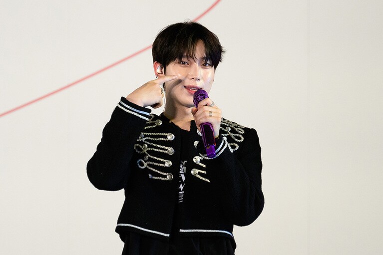 笑顔を見せるSUNOO