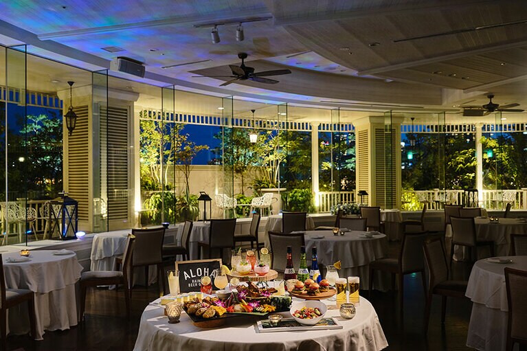「レインボーハワイアンビアガーデン」の会場となるのは、レインボーブリッジを望む、3階宴会場「ハーバービューテラス」。