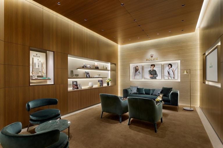 他のゲストを気にすることなく、ゆったりとくつろいでモデルを試着することができるプライベート レセプションルーム。