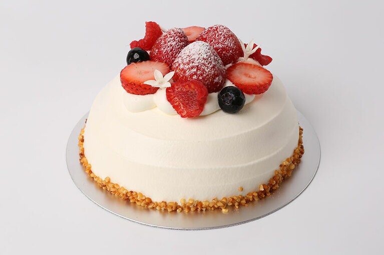 シンプルな素材の味わいを最大限活かしたクリスマスショートケーキも！ (15cm／5,200円)。