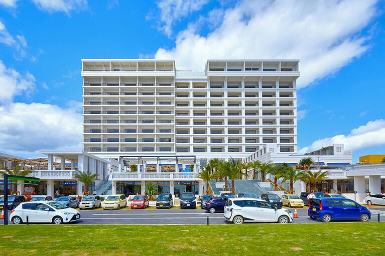 アラマハイナ コンドホテルの外観