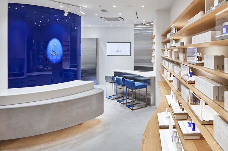 今回も銀座にある「TAKAMI GINZA」で教わりました。(写真提供・タカミ)