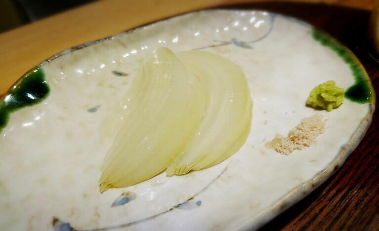 淡路産玉葱をお刺身風に。