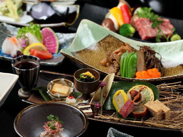 山の宿 新明館［熊本／黒川温泉］夕食料理一例。