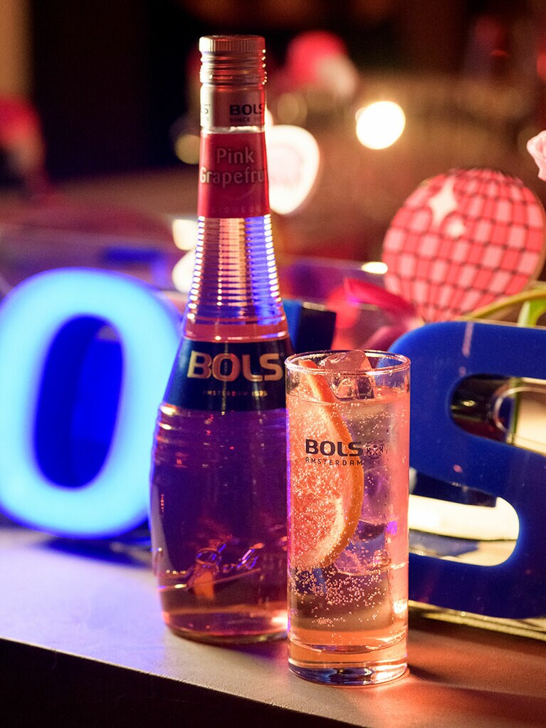 「BOLS」。世界110か国のバーテンダーが愛用し、年間5億杯というクラクラくるほどの数のカクテルが提供されている、いわゆるリキュール界のカリスマ。