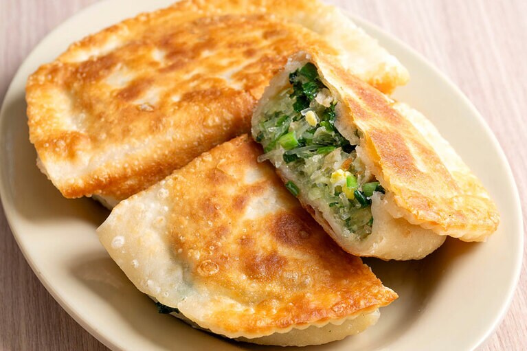 「韮菜盒子」120元（2個）。