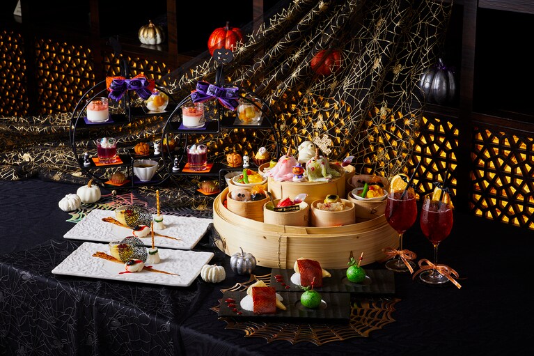 「桂花苑」の「チャイニーズハロウィンハイティー」２名分のイメージ。1名10,000円（税・サ込）。※2日前17:00までに要予約（1日10名限定）。