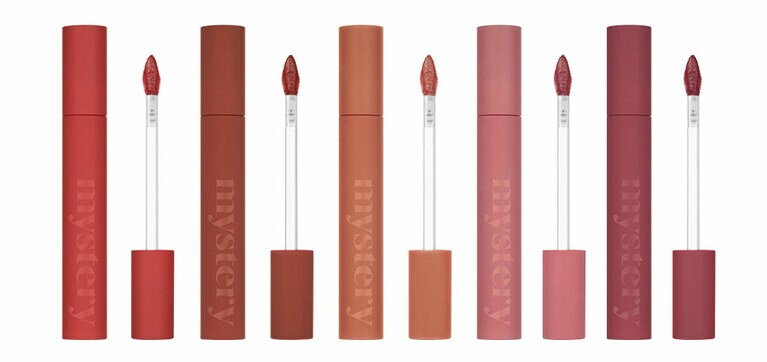 マットな質感のクリームリキッドタイプのリップ。唇にフワっとついて密着。軽いヤシ油が表面に薄い膜を作り、水分を逃がさないように働く。アイムミミ ミステリー ブラーティント 左から、001 ミステリーアップル、002 ミステリー ジュジュブ、003 ミステリー マンダリン、004 ミステリーベリー、005 ミステリープラム 各1,320円／サン・スマイル