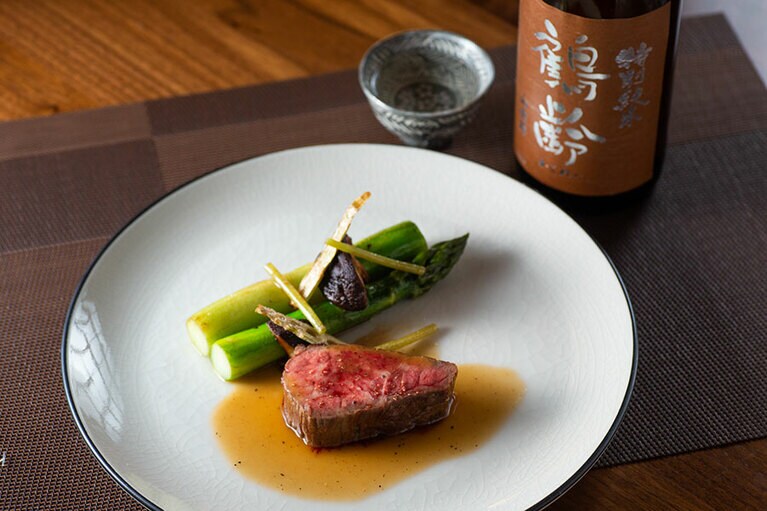 酒の宿 玉城屋［新潟／松之山温泉］露天風呂付ツインの客室「檜」。