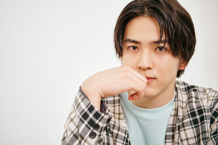 ミュージカル界のルーキー甲斐翔真 ライダー俳優から飛躍の現在