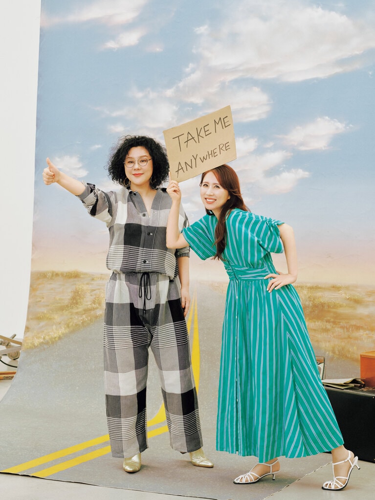 OVER THE SUNパーソナリティのジェーン・スーさんと堀井美香さん。