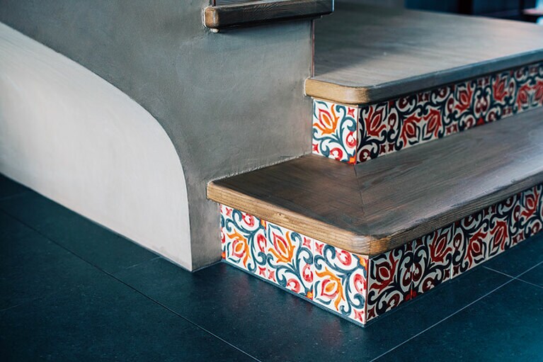 【Winerystay TRAVIGNE】おしゃれなタイルはスペインで特注。Photo: Masahiro Shimazaki