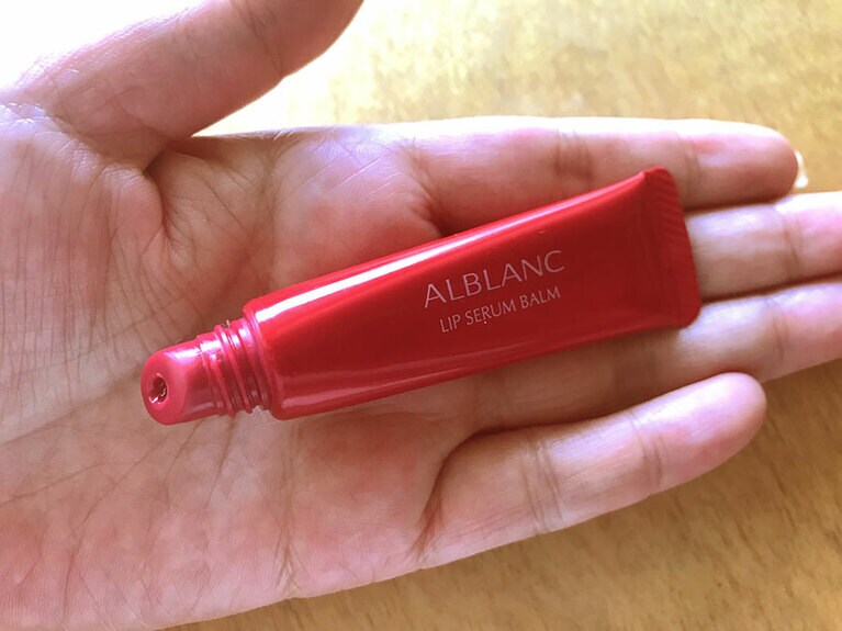 高さ85mm×幅25mm×フタ部分の直径25mm(プチプラ美調べ)の、コンパクトサイズなので、携帯にも便利だし旅行のお供にも。