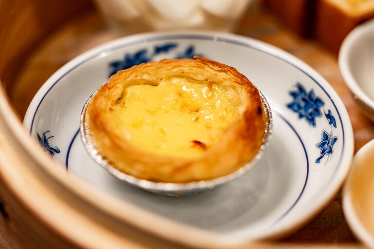 バターたっぷりのサクサク生地が美味なエッグタルト。