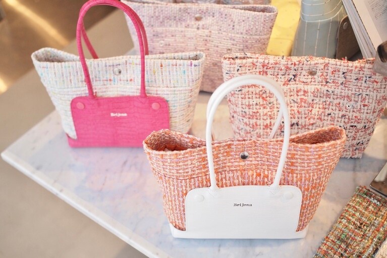 兵庫県姫路市に店舗があるBrijean。オートクチュールバッグや巾着など、華やかなアイテムが並びます。ⒸBrijean