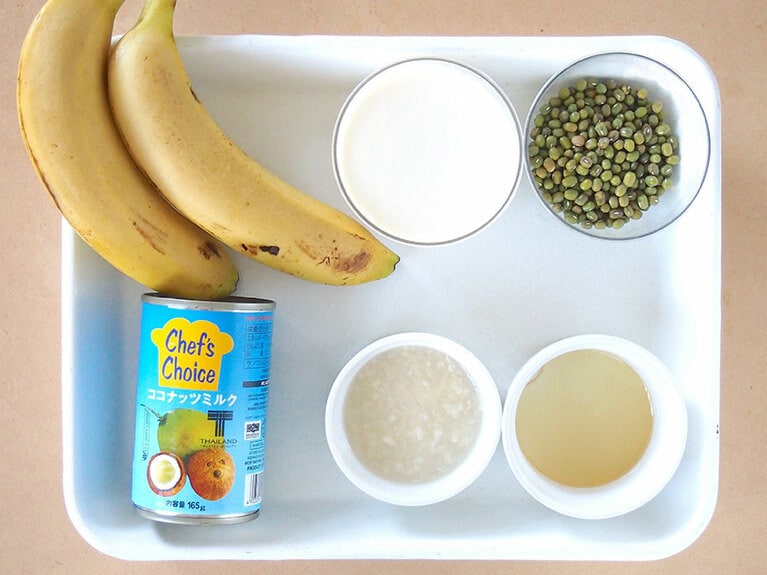 材料（4人前）ココナッツミルク：165g／バナナ：2本／豆乳：50cc／甘酒：50cc／緑豆：大さじ2／はちみつ：大さじ1