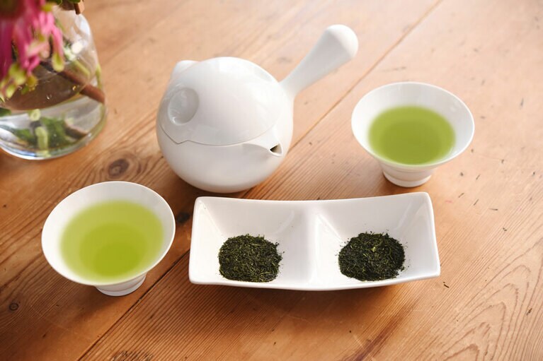 新コース「お茶と親しむお花たち〜嬉野茶時〜」月額3,850円(税込、送料込)。