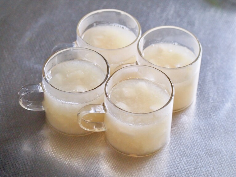 粗熱が取れたら容器に入れて、冷蔵庫で冷やし固める。