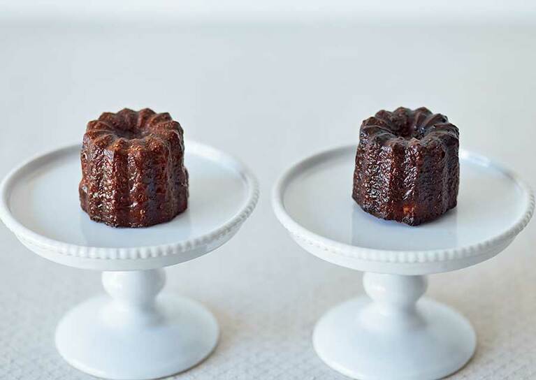 Dans la Poche「カヌレ」1個 300円(税込、実店舗価格)。