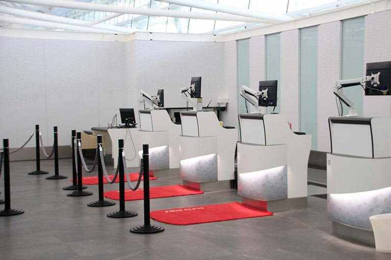 「ANA SUITE CHECK-IN」のチェックインカウンター。再稼働時は有人で、赤いじゅうたんはなくなっている。