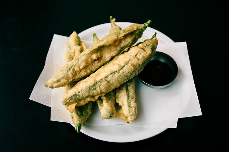 「アンドク」の青唐辛子の肉詰め天ぷら。