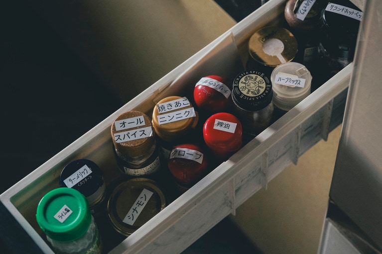 台所の「収納偏差値の高い人」を取材して取り入れた、ラベリング。「これが便利なの！」