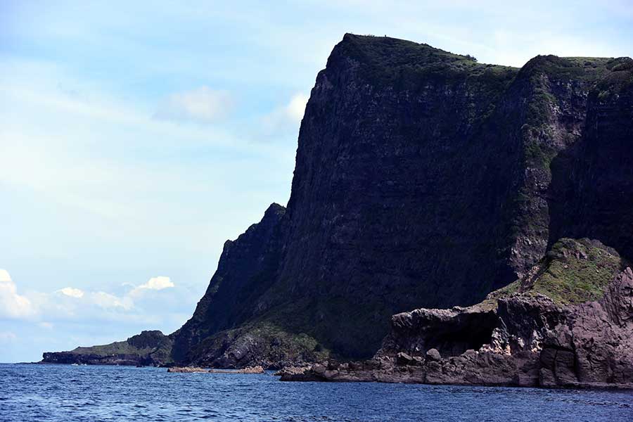 世界ジオパークである隠岐の象徴的存在、西ノ島の国賀海岸の摩天崖。