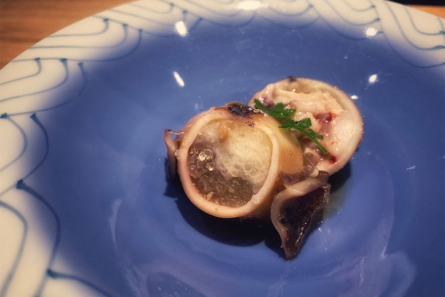 先付けは子持ちイカの煮付け。これぞ北海道の味！