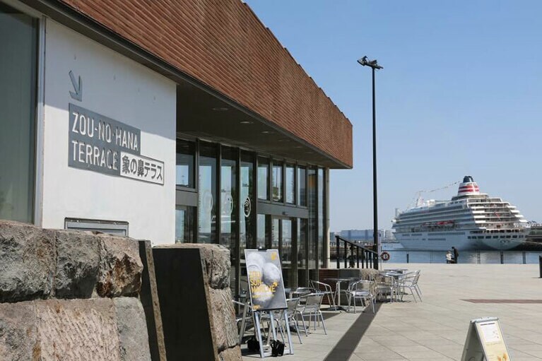 会場はみなとみらい線「日本大通り駅」より徒歩8分の「象の鼻テラス」。