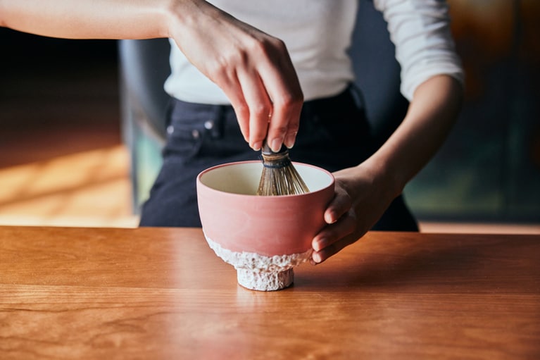 客室で楽しめる、地元専門店とコラボした抹茶体験やコーヒードリップ体験にも注目。