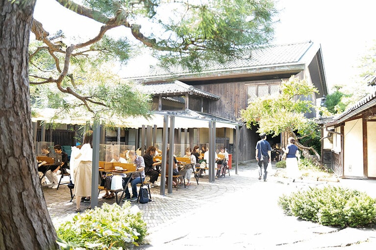 中庭がテラスに。