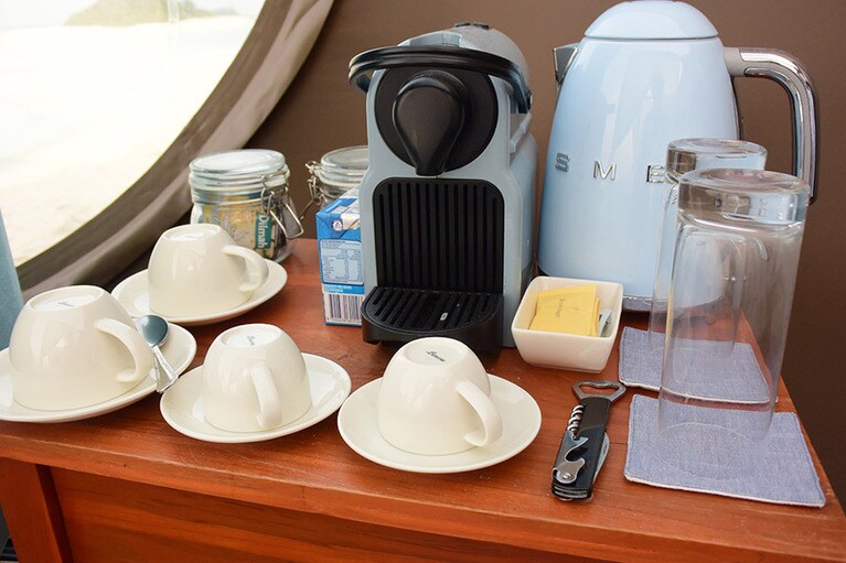 電気ケトルやエスプレッソマシーン、ルーターやブルートゥース機能付きスピーカーなど、アメニティや備品が充実。