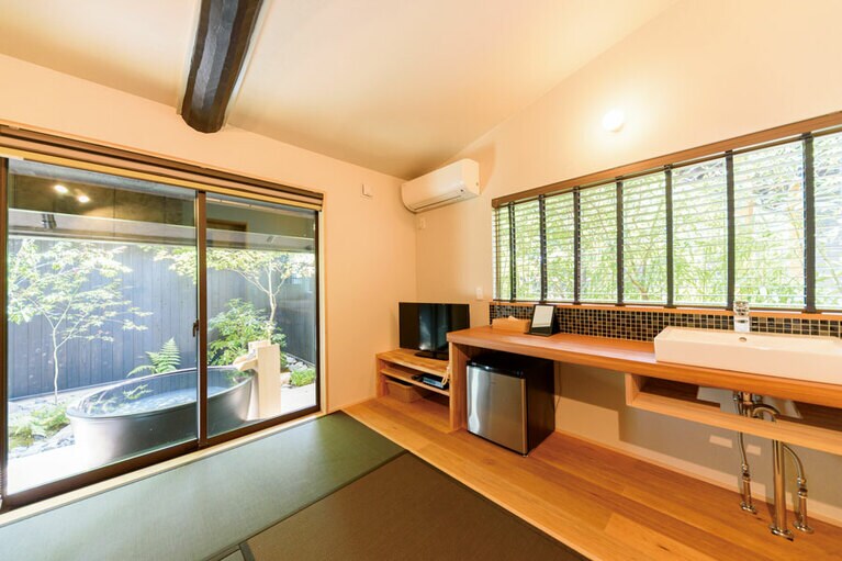 【由布院 いよとみ】