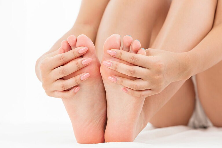 首や肩の筋肉の血行がよくなると末端の冷え解消にも役立つ。