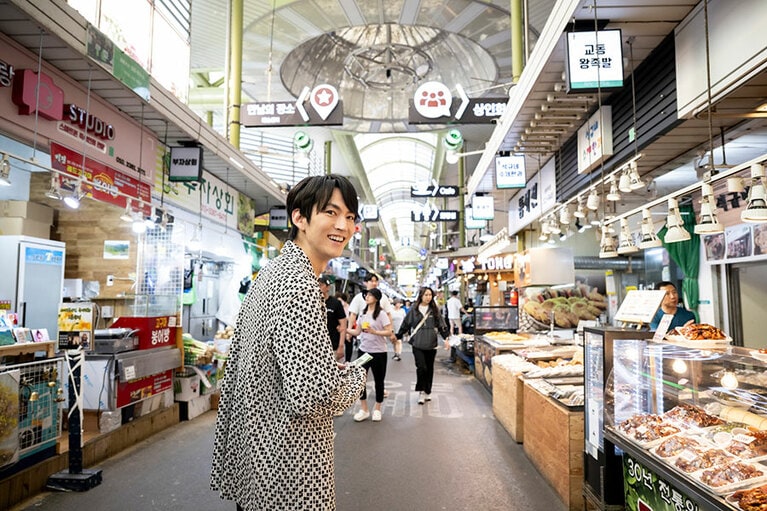 スタッフから手渡された”お小遣い“を握りしめて、いざ！