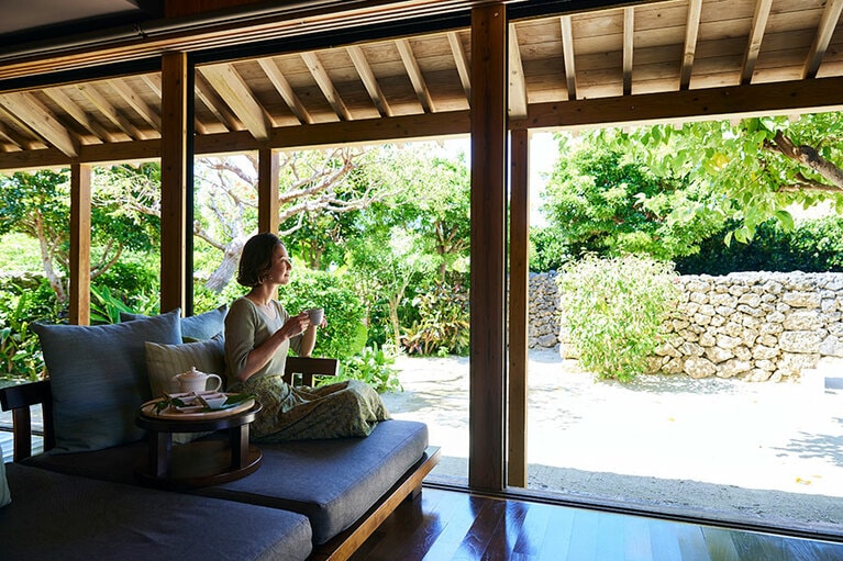 冬でも竹富島の平均気温は18度前後。温和な気候のなかで、疲れた身体をリラックスさせたい。