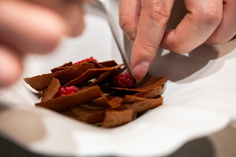 緻密に仕上げていく。