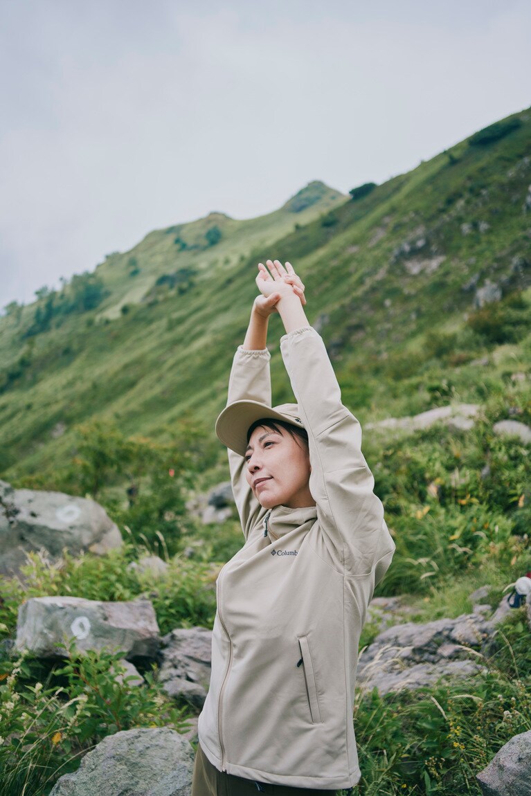 柔らかい素材で着心地も抜群。ストレッチもこの通り。