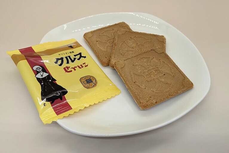 生地には十字架が刻まれています。